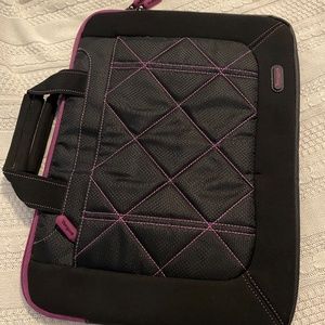 Targus Pulse Shockproof Weather Resistant Slipcase 16-inch Laptop Black/Purple